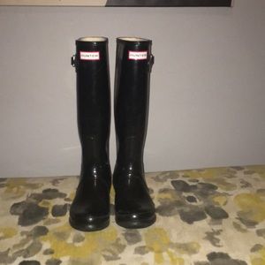 Black Tall Hunter rain boots